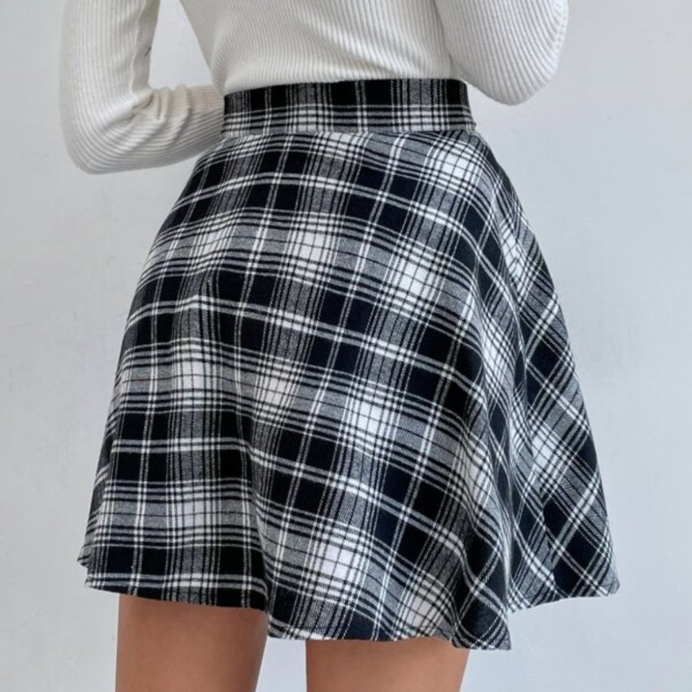 Contemporary white Plaid Corduroy Mini Skirt - Picture 5 of 6